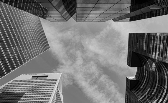 Esplanade Photo - Vue d'en bas de la Défense 02