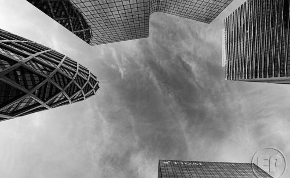 Esplanade Photo - Vue d'en bas de la Défense 03