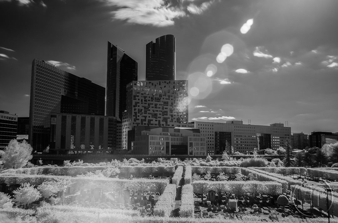 Esplanade Photo - Vue sur la Défense en infrarouge 03