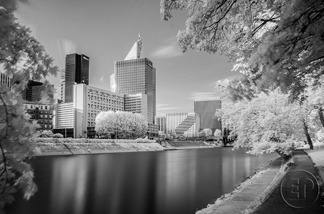 Esplanade Photo - Vue sur la Défense en infrarouge 09