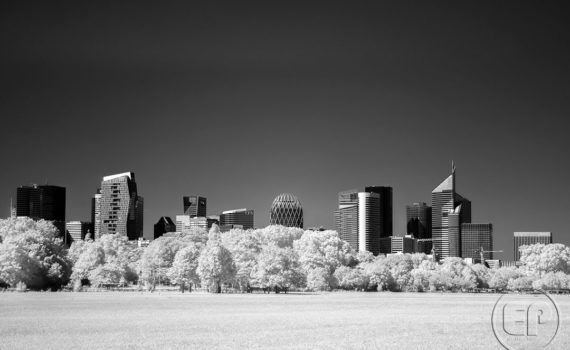 Esplanade Photo - Vue sur la Défense en infrarouge 10