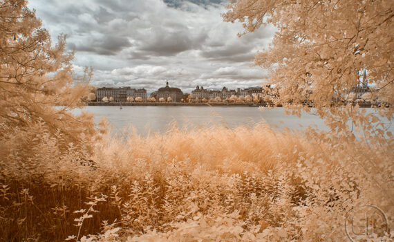 VUE SUR LA GARONNE À BORDEAUX En infrarouge et en couleur 07