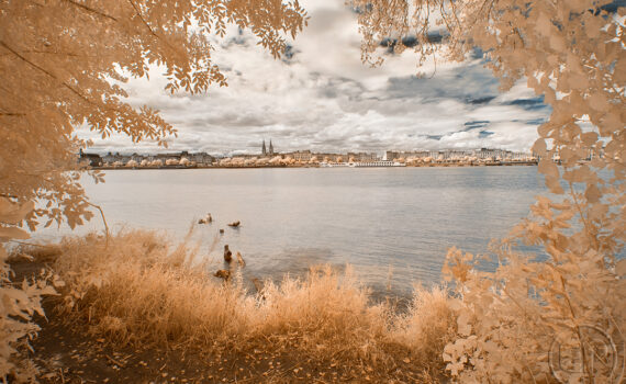 VUE SUR LA GARONNE À BORDEAUX En infrarouge et en couleur 08