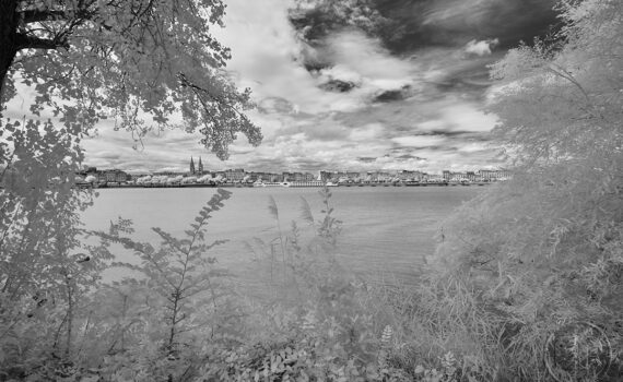 VUE SUR LA GARONNE À BORDEAUX En infrarouge et en noir et blanc 05