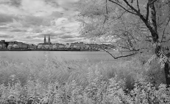 VUE SUR LA GARONNE À BORDEAUX En infrarouge et en noir et blanc 07