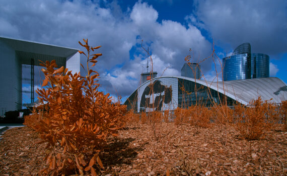 PARIS LA DÉFENSE En IR 18