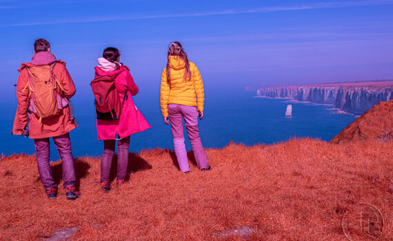 Esplanade PhotoÉtretat en infrarouge avec vue sur la mer 02