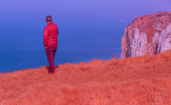 Étretat en infrarouge avec vue sur la mer 06
