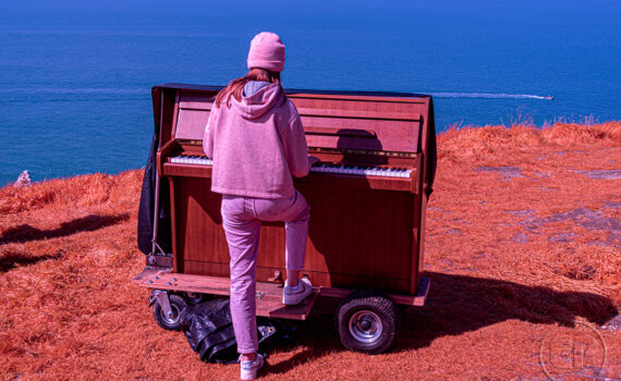 Étretat en infrarouge avec vue sur la mer 07