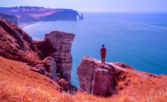 Étretat en infrarouge avec vue sur la mer 08